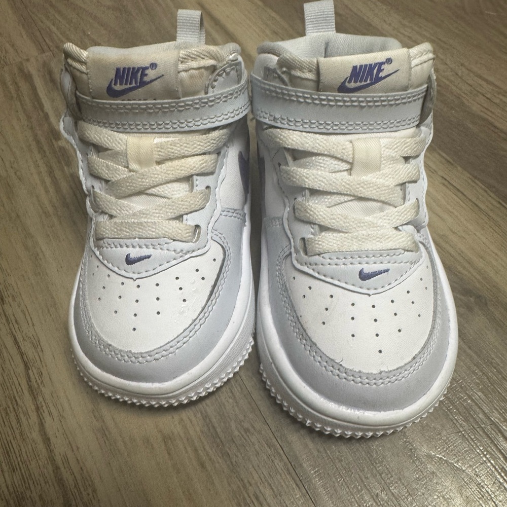Nike Kids White and Light Purple Sneakers
